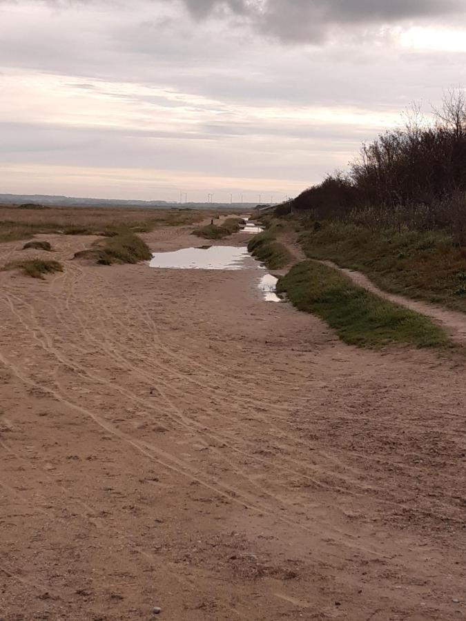 Les Obiones, Vue Laterale Mer, Fort Mahon Plage, Magnifique Studio Cabine 4P, Avec Balcon , Parking Prive Gratuit, Wifi, Classe 2 Etoiles, Exposition Plein Sud En Baie De Somme Exterior foto